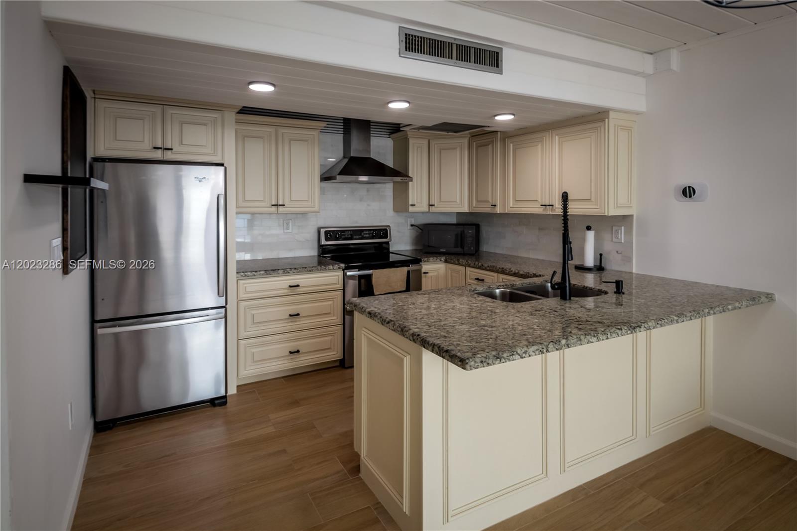 6380 Jack Rabbit Lane Miami Lakes, FL 33014 - Photo 12 of 40