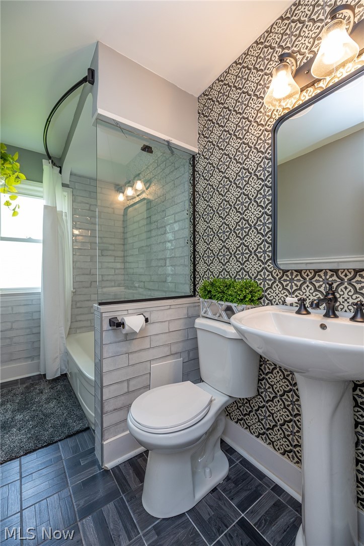 1596 Winchester Road Cleveland, OH 44124 - Photo 24 of 35 Gallery Image 24