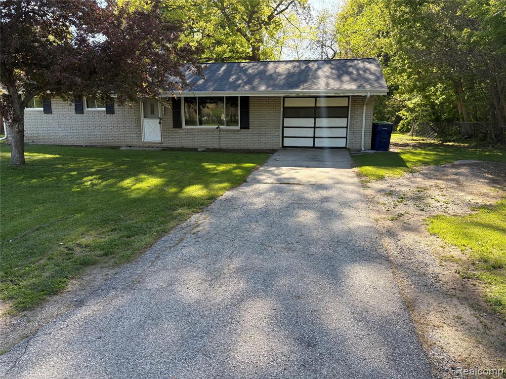6644 Dorwood Road Saginaw, MI 48601 - Photo 1 of 18