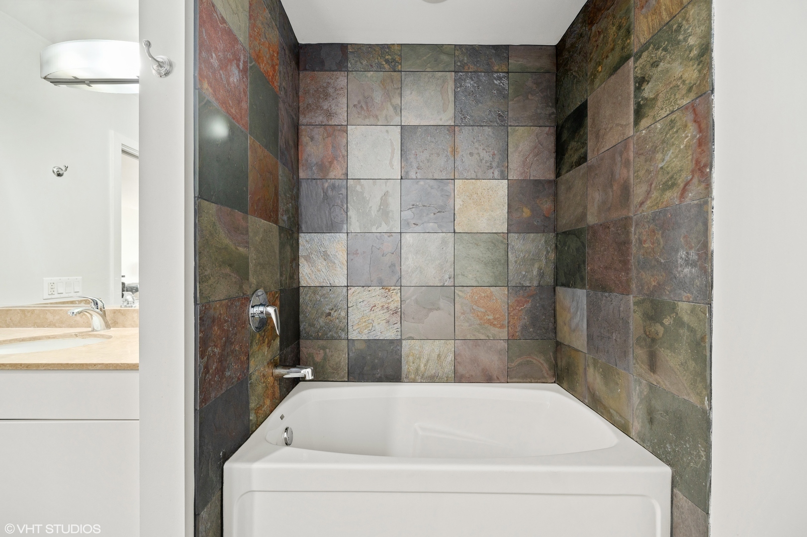 125 South Green Street, Unit 1002A Chicago, IL 60607 - Photo 11 of 17