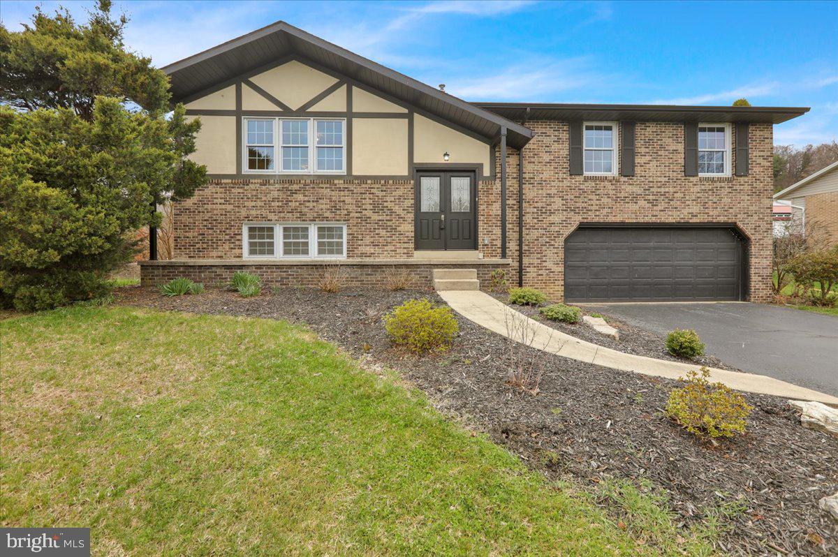 2 Courtleigh Place Reading, PA 19606 - Photo 1 of 33