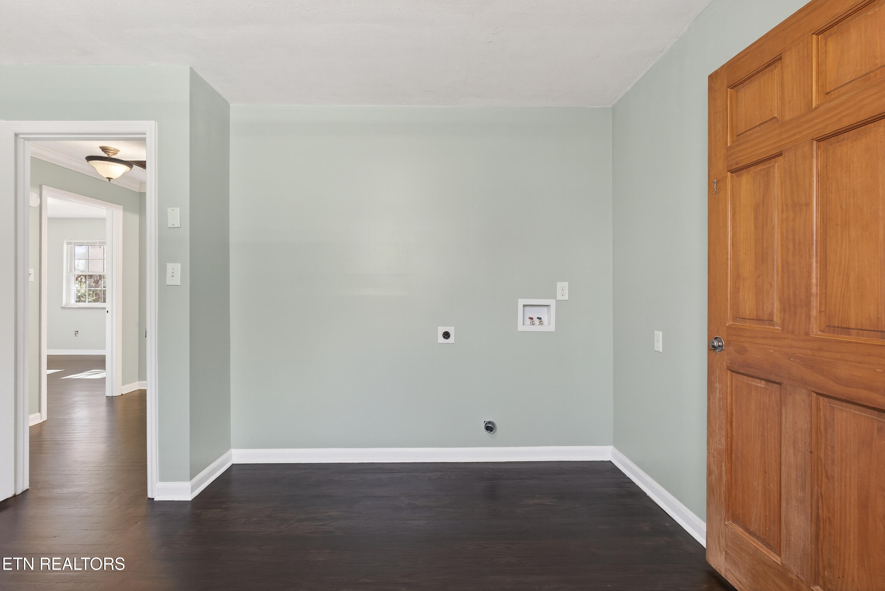 98 Oklahoma Avenue Oak Ridge, TN 37830 - Photo 11 of 40 Utility Room