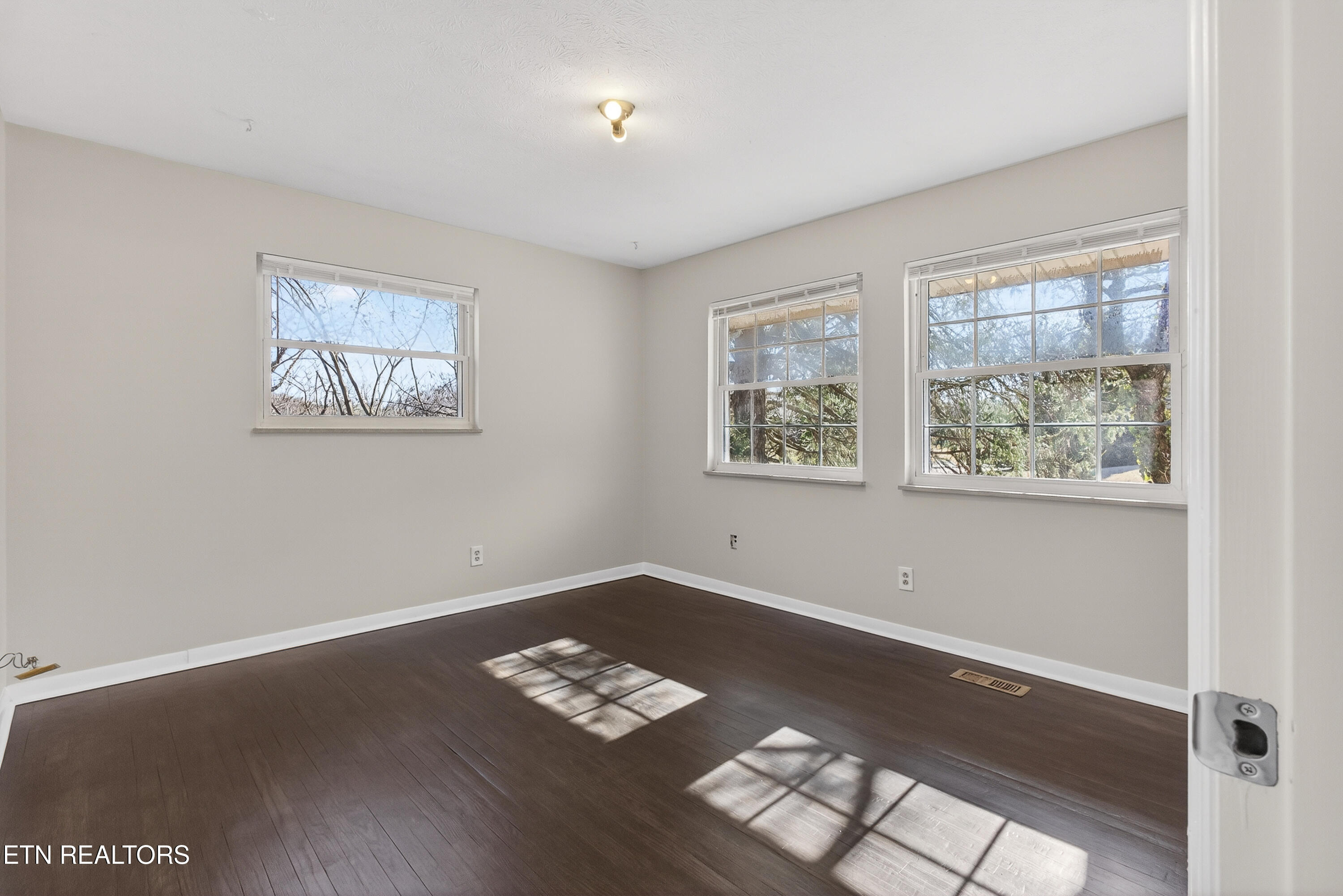 98 Oklahoma Avenue Oak Ridge, TN 37830 - Photo 19 of 40 Bedroom 2
