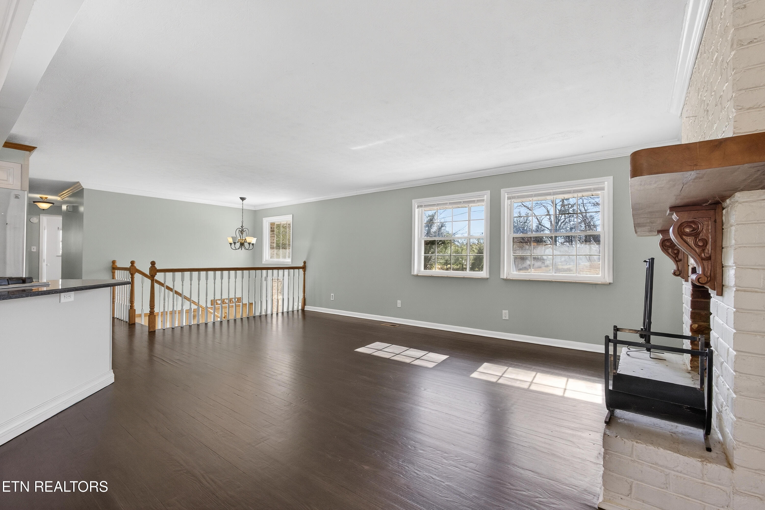 98 Oklahoma Avenue Oak Ridge, TN 37830 - Photo 5 of 40 Open Concept great room