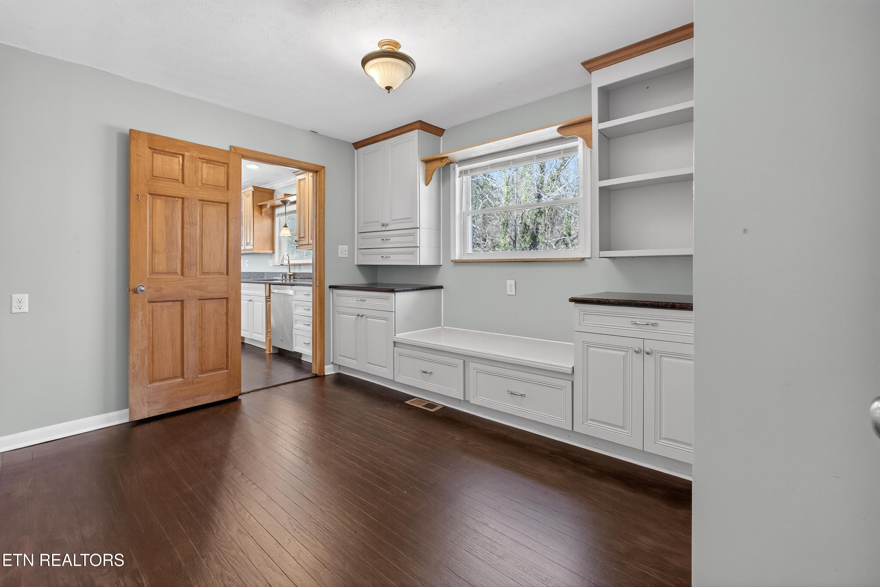 98 Oklahoma Avenue Oak Ridge, TN 37830 - Photo 10 of 40 Utility room
