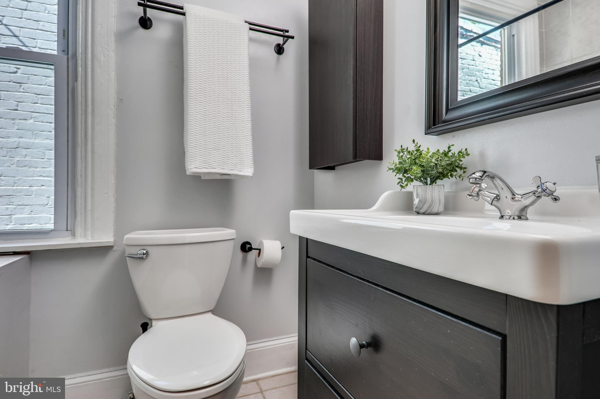 641 I Street Northeast Washington, DC 20002 - Photo 23 of 66 Upper Level Bath
