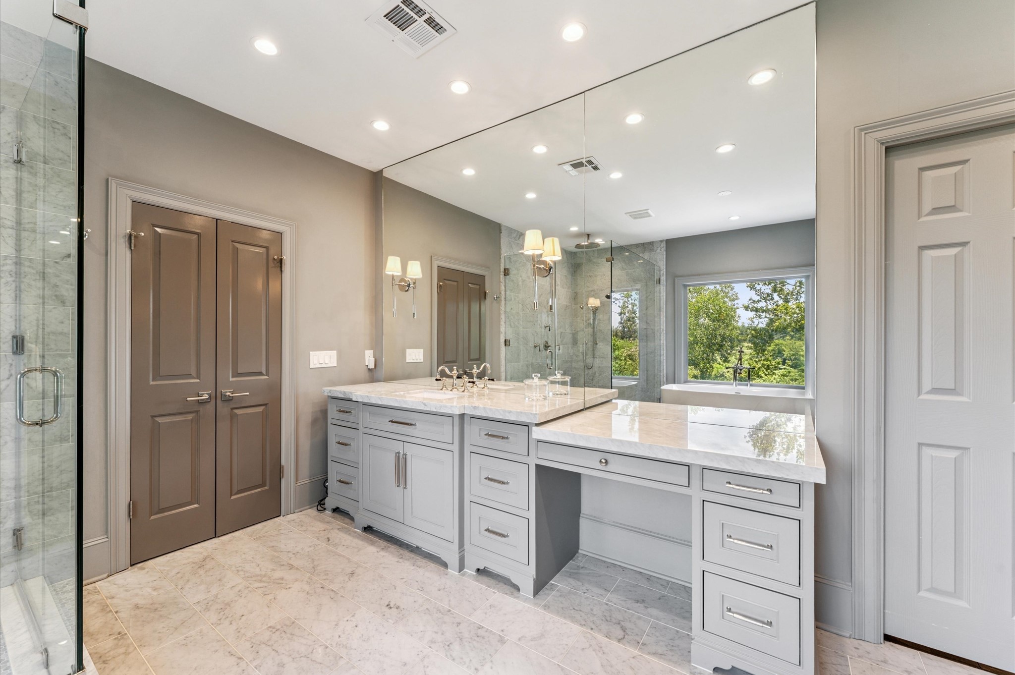 7 Marilane Street Houston, TX 77007 - Photo 25 of 45 a large bathroom with a large mirror vanity and shower