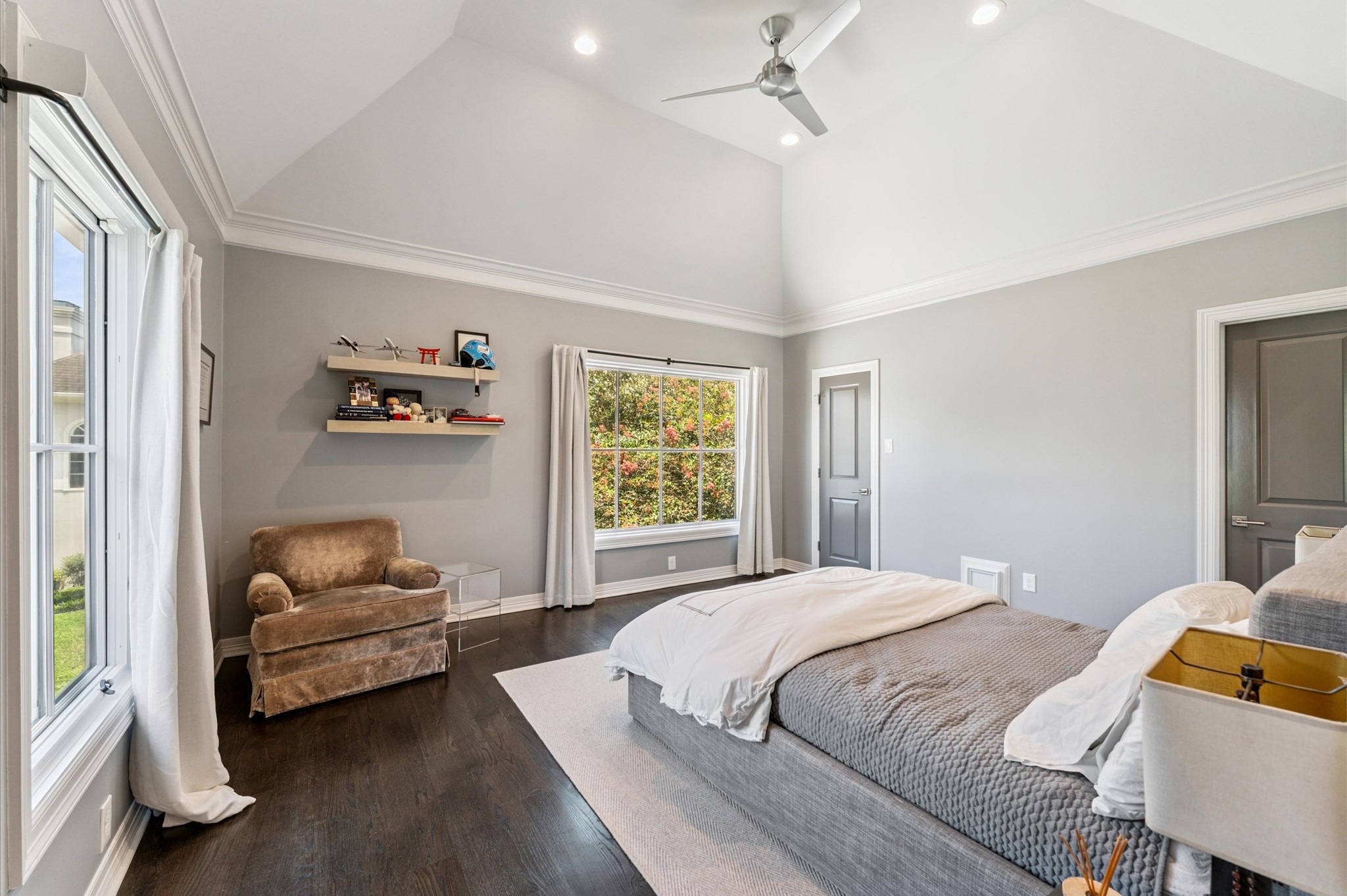 7 Marilane Street Houston, TX 77007 - Photo 30 of 45 a bedroom with a bed and a couch