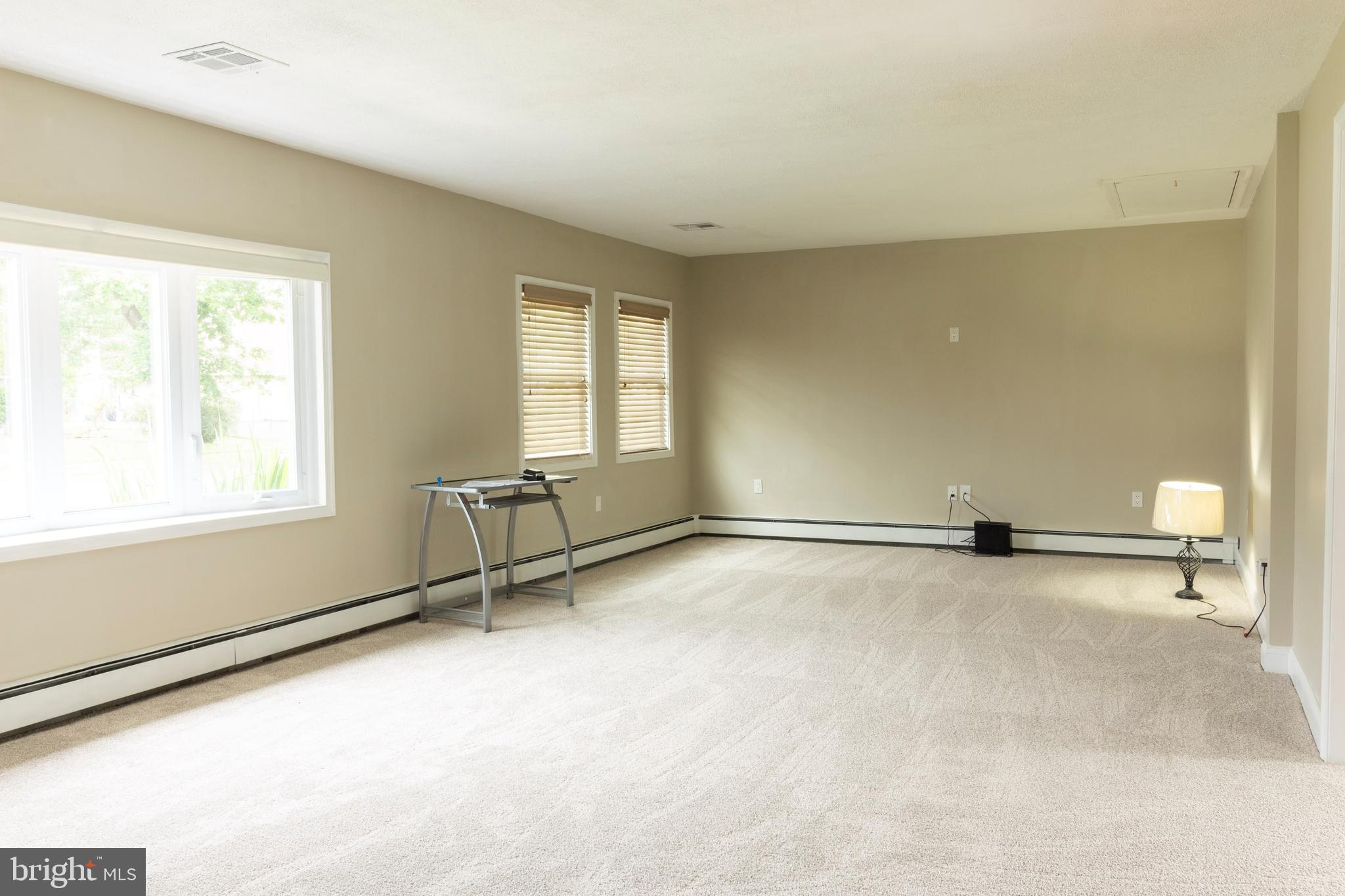 24 Cleft Rock Road Levittown, PA 19057 - Photo 4 of 28 Gallery Image 4