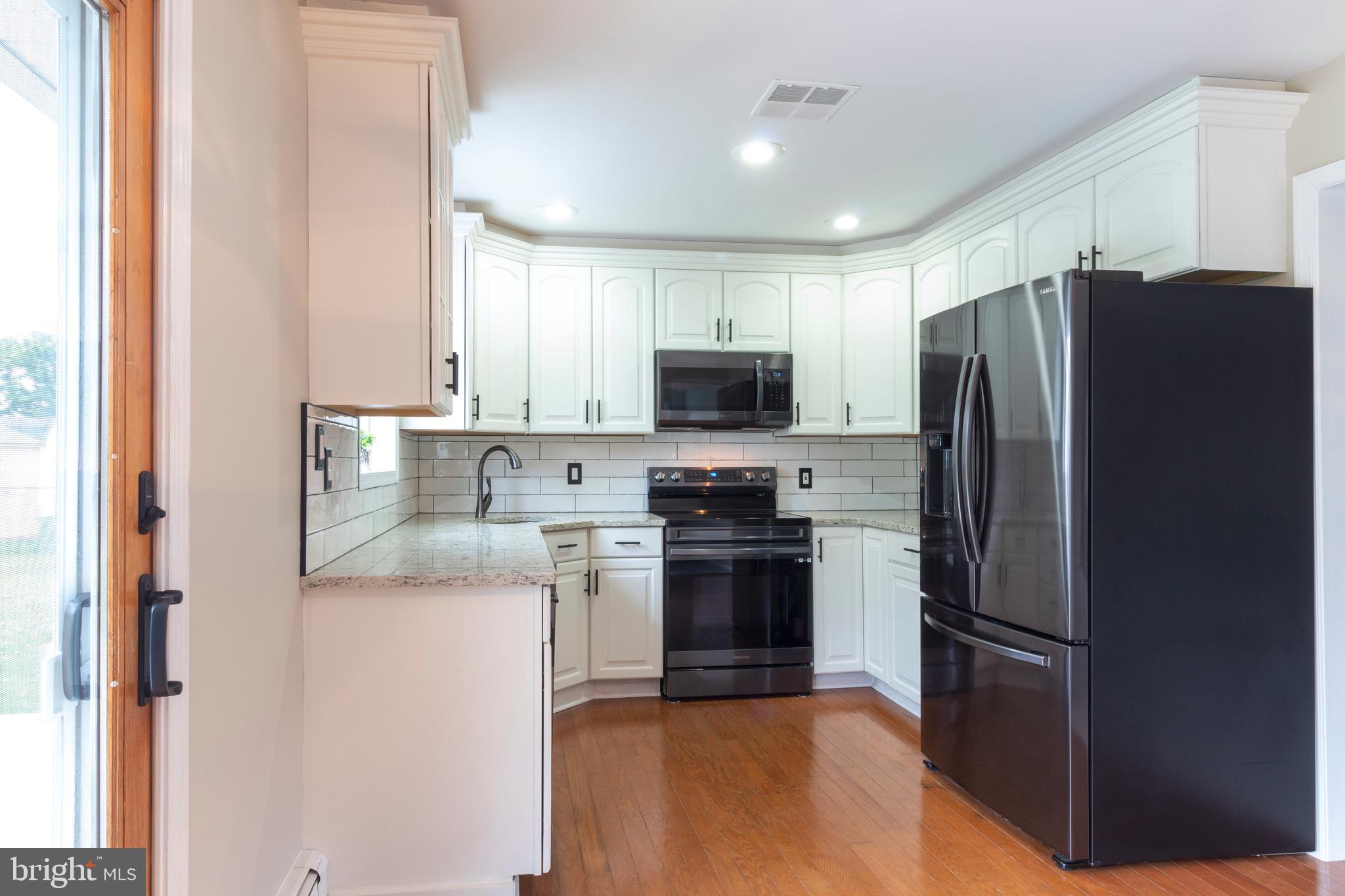 24 Cleft Rock Road Levittown, PA 19057 - Photo 6 of 28 Gallery Image 6