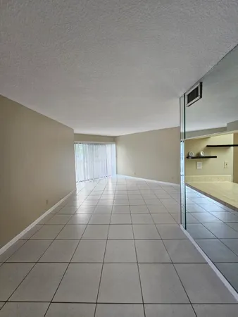 $1,500 | 1950 North Congress Avenue, Unit 210, West Palm Beach, FL 33409