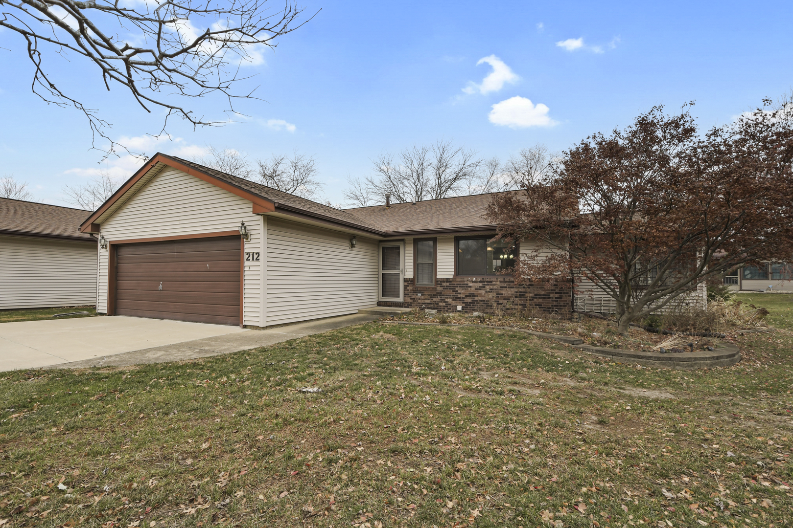 212 Spring Circle, Unit 212 Urbana, IL 61802 - Photo 2 of 22 a front view of house with yard