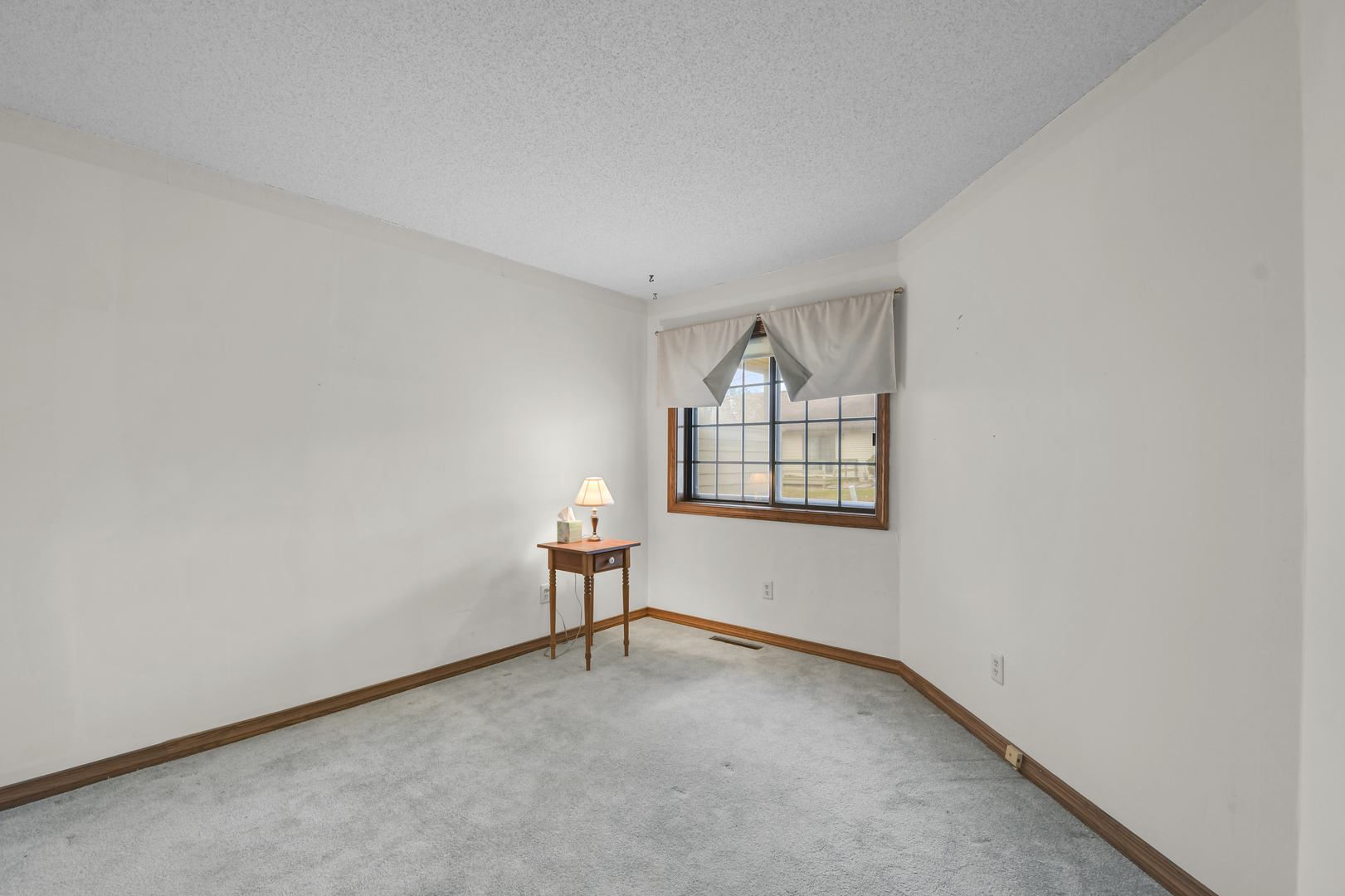 212 Spring Circle, Unit 212 Urbana, IL 61802 - Photo 10 of 22 an empty room with windows