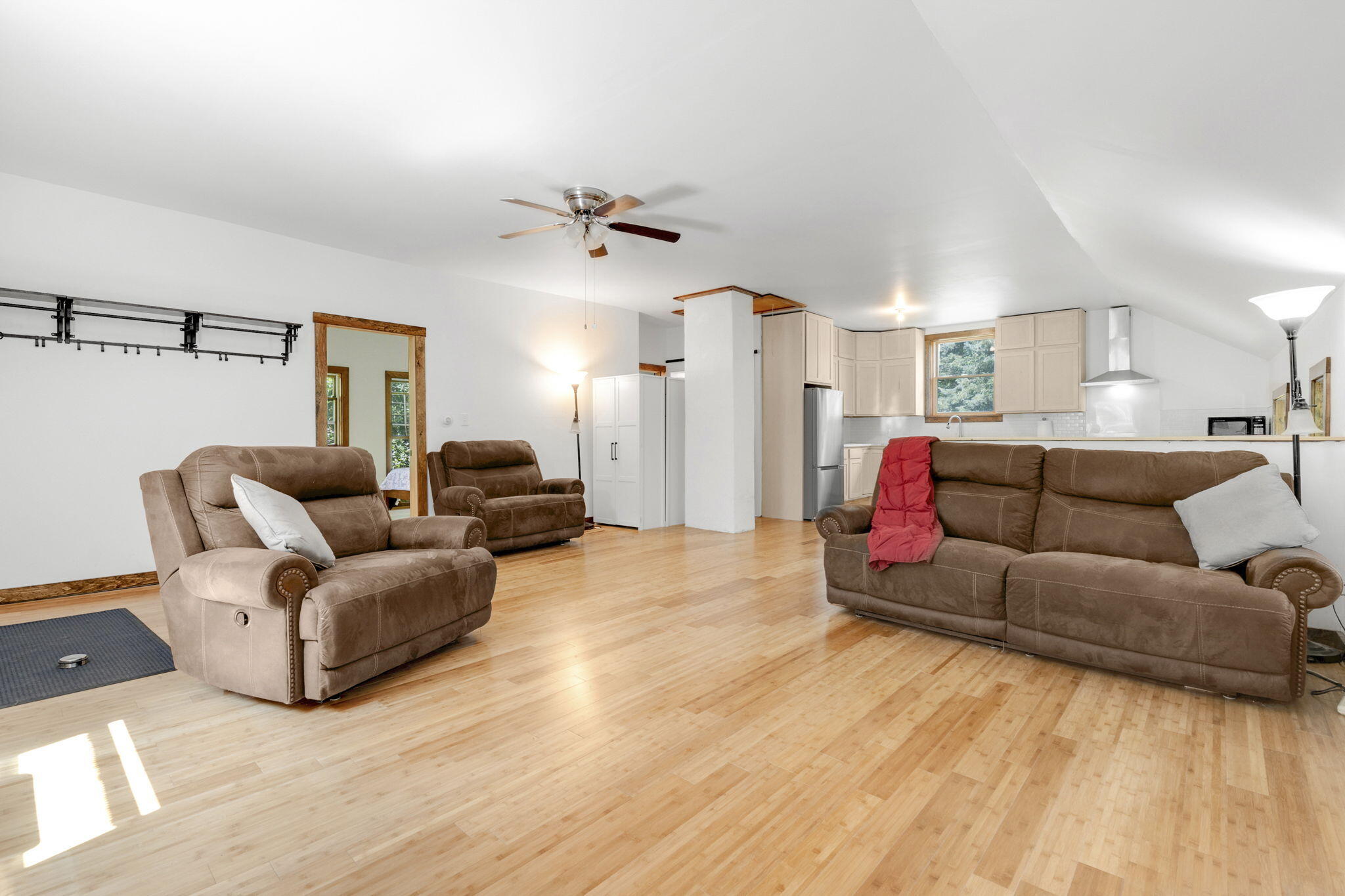 14-web-or-mls-103Airport-24