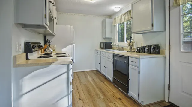 $450,000 | 17 High Point Circle, Waterboro, ME 04061