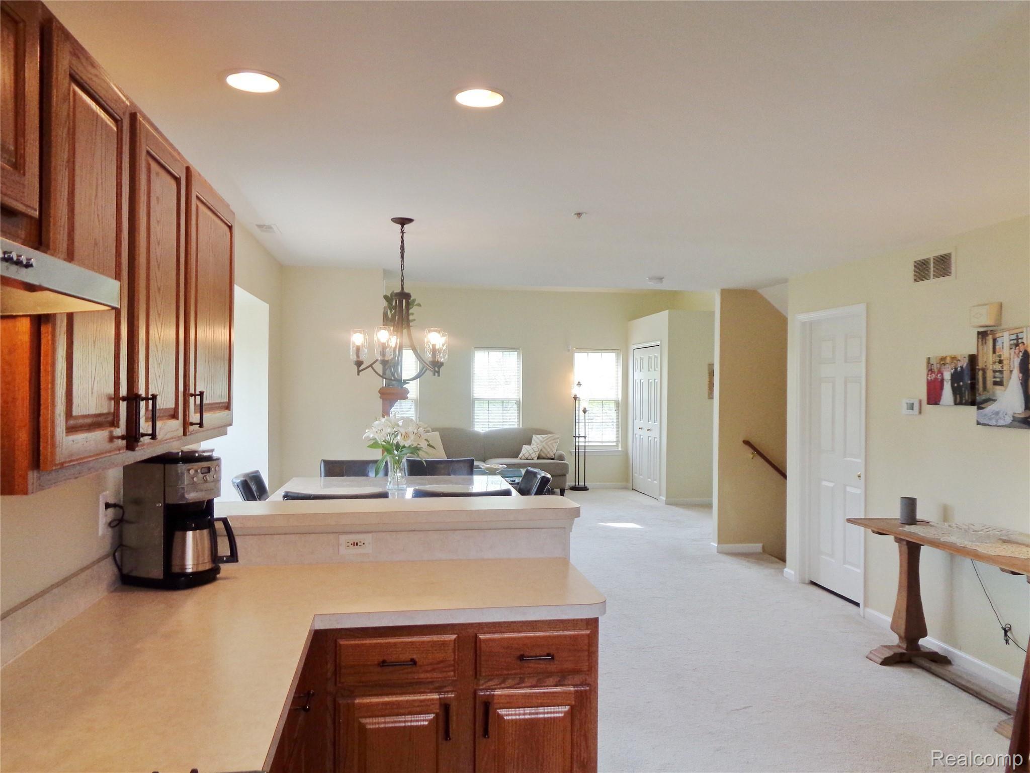 16814 Farmington Road, Unit 81 Livonia, MI 48154 - Photo 10 of 23 16814 Farmington Rd_10.JPG