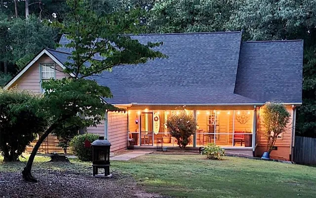 $299,000 | 124 Foxdale Drive, LaGrange, GA 30240