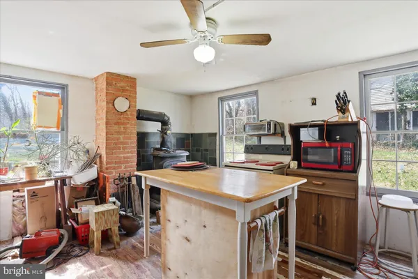 a kitchen that has a lot of cabinets in it