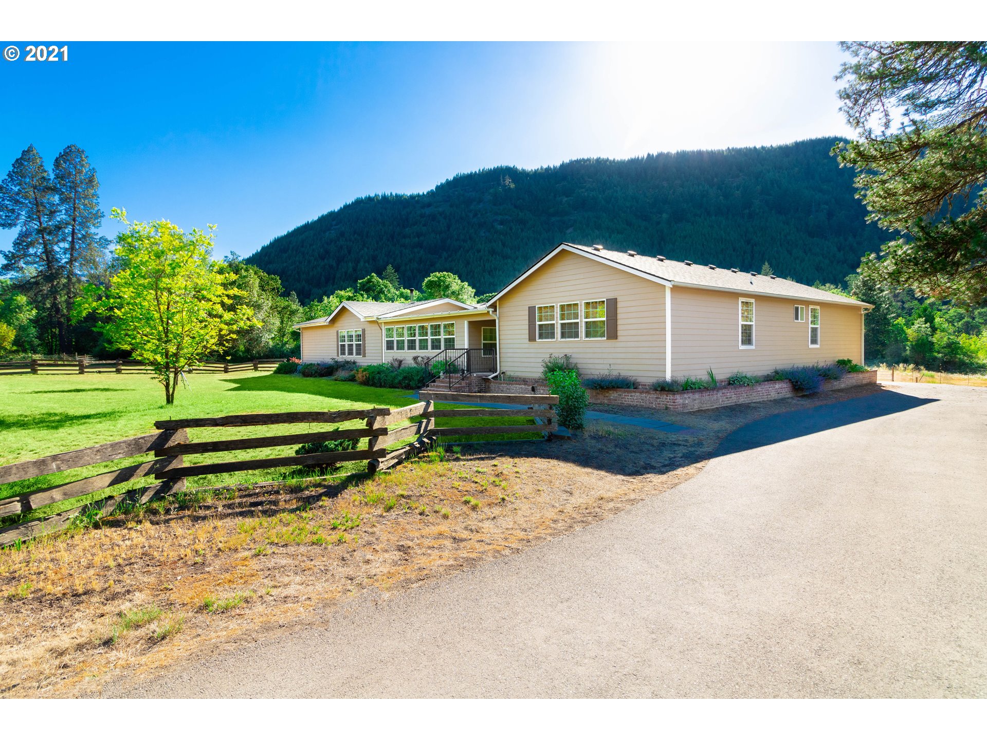 370 Byron Creek Road Winston, OR 97496 - Photo 3 of 32