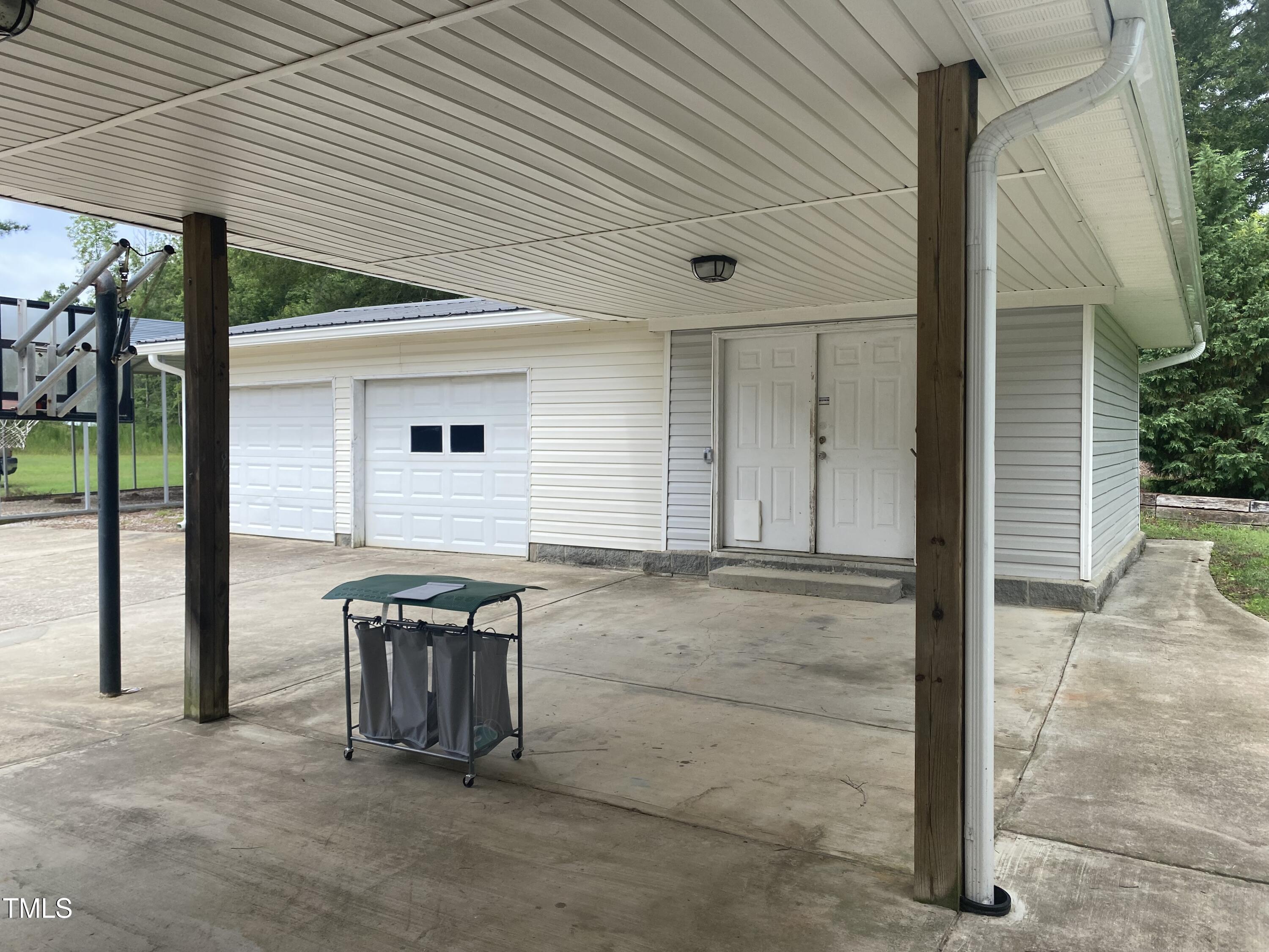 920 Vanco Mill Road Henderson, NC 27537 - Photo 4 of 26 an outdoor view with patio