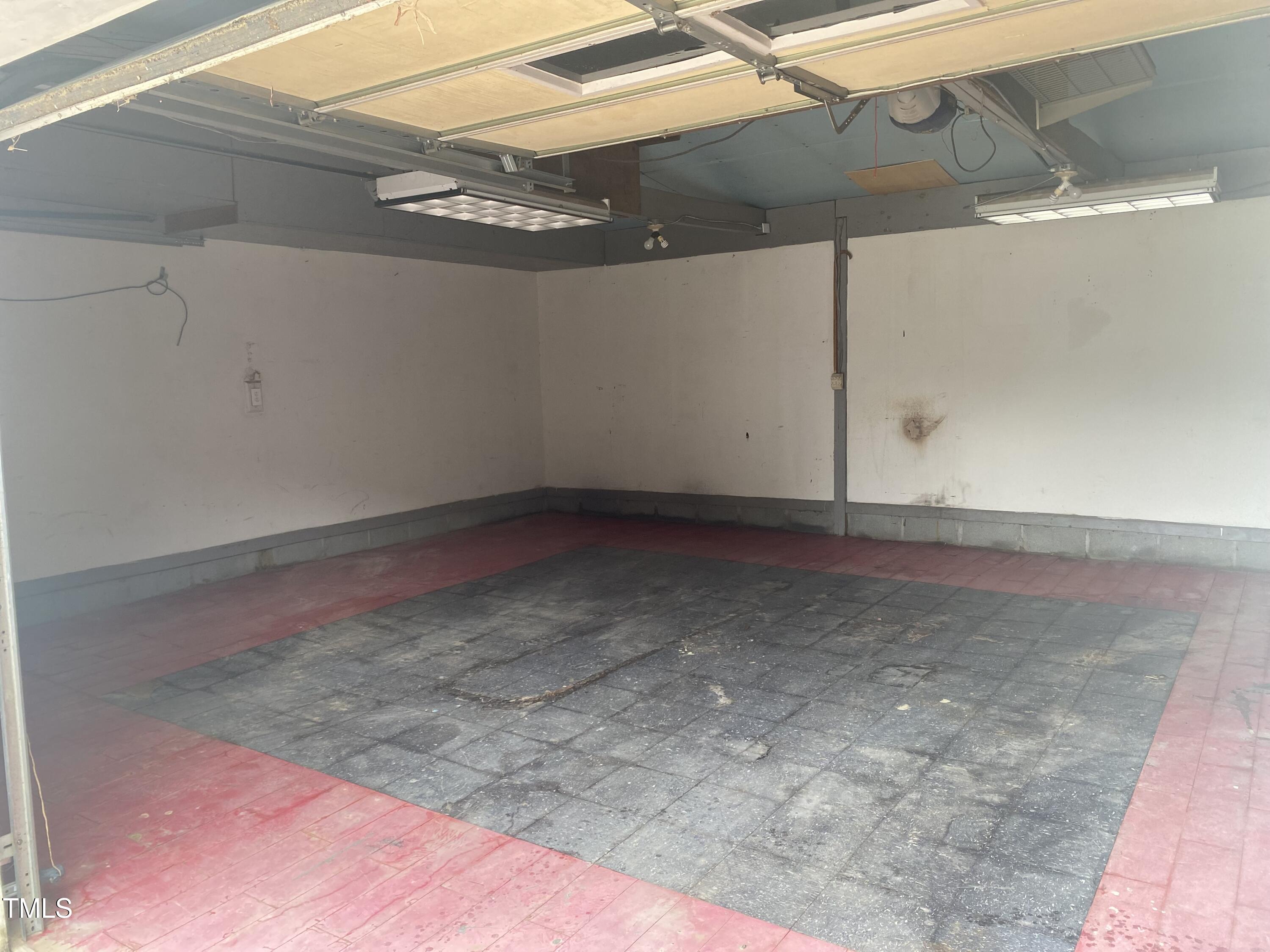 920 Vanco Mill Road Henderson, NC 27537 - Photo 6 of 26 a view of a room with an empty space