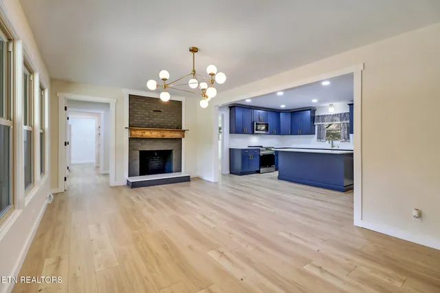 $394,900 | 715 North Murray Street, Gainesboro, TN 38562