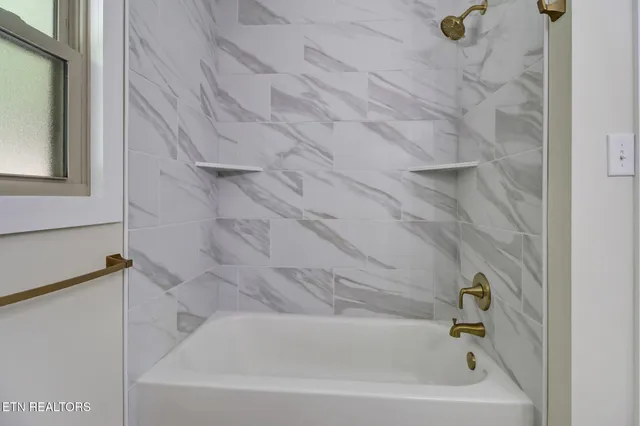 $394,900 | 715 North Murray Street, Gainesboro, TN 38562