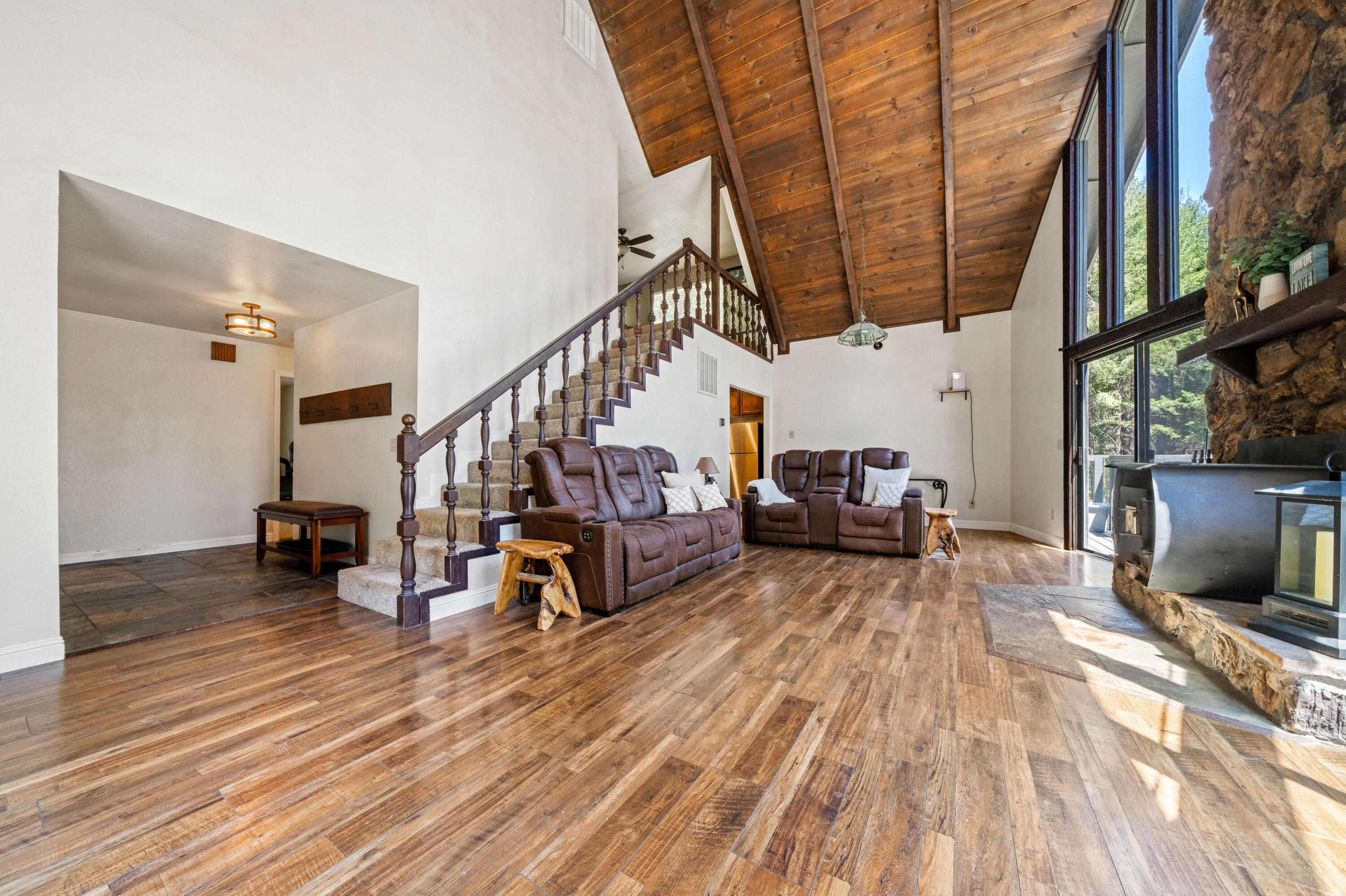 19610 Roaring Brook Way Lakehead, CA 96051 - Photo 14 of 58 a living room with furniture