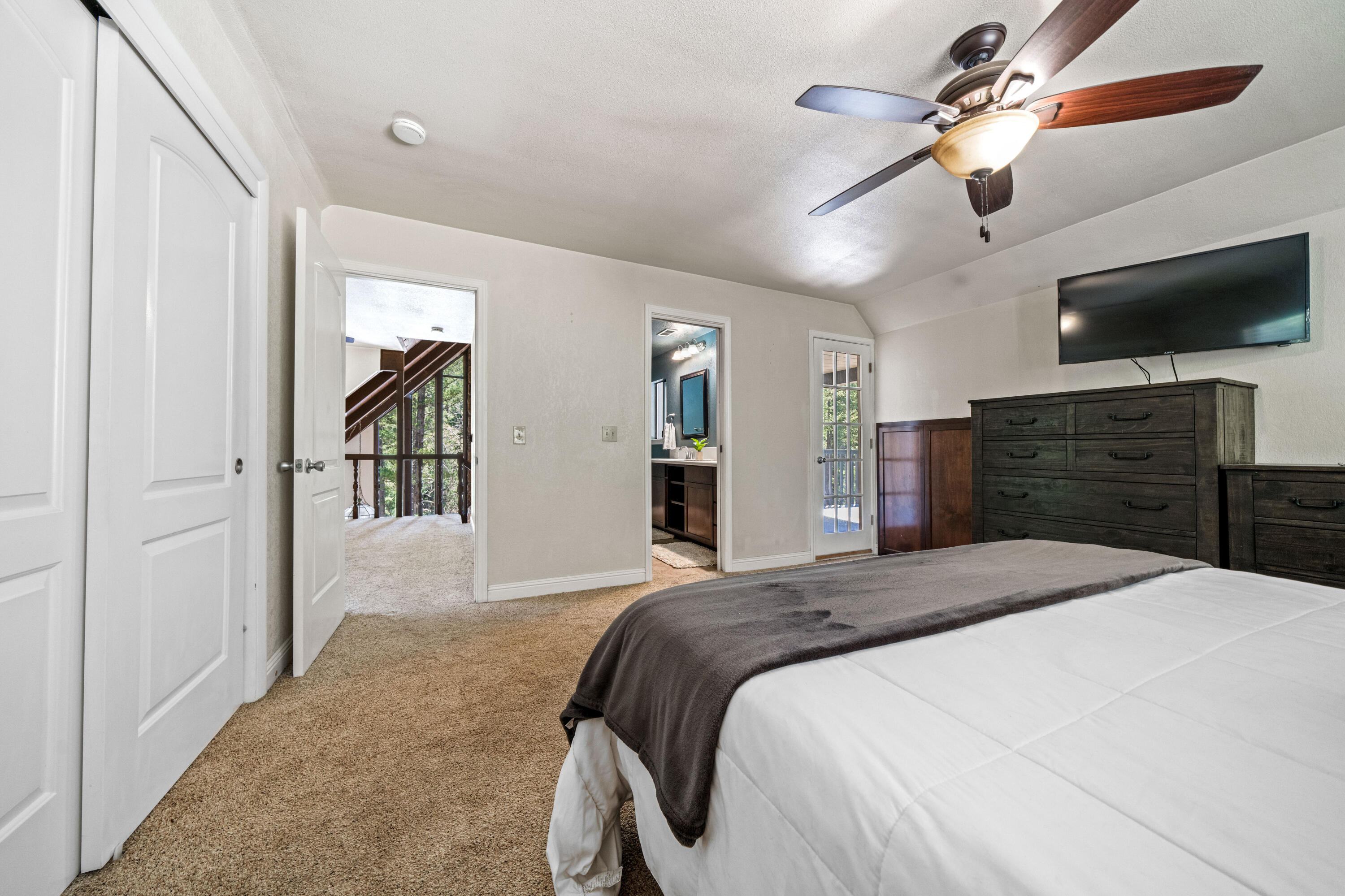 19610 Roaring Brook Way Lakehead, CA 96051 - Photo 33 of 58 a spacious bedroom with a bed and a flat screen tv