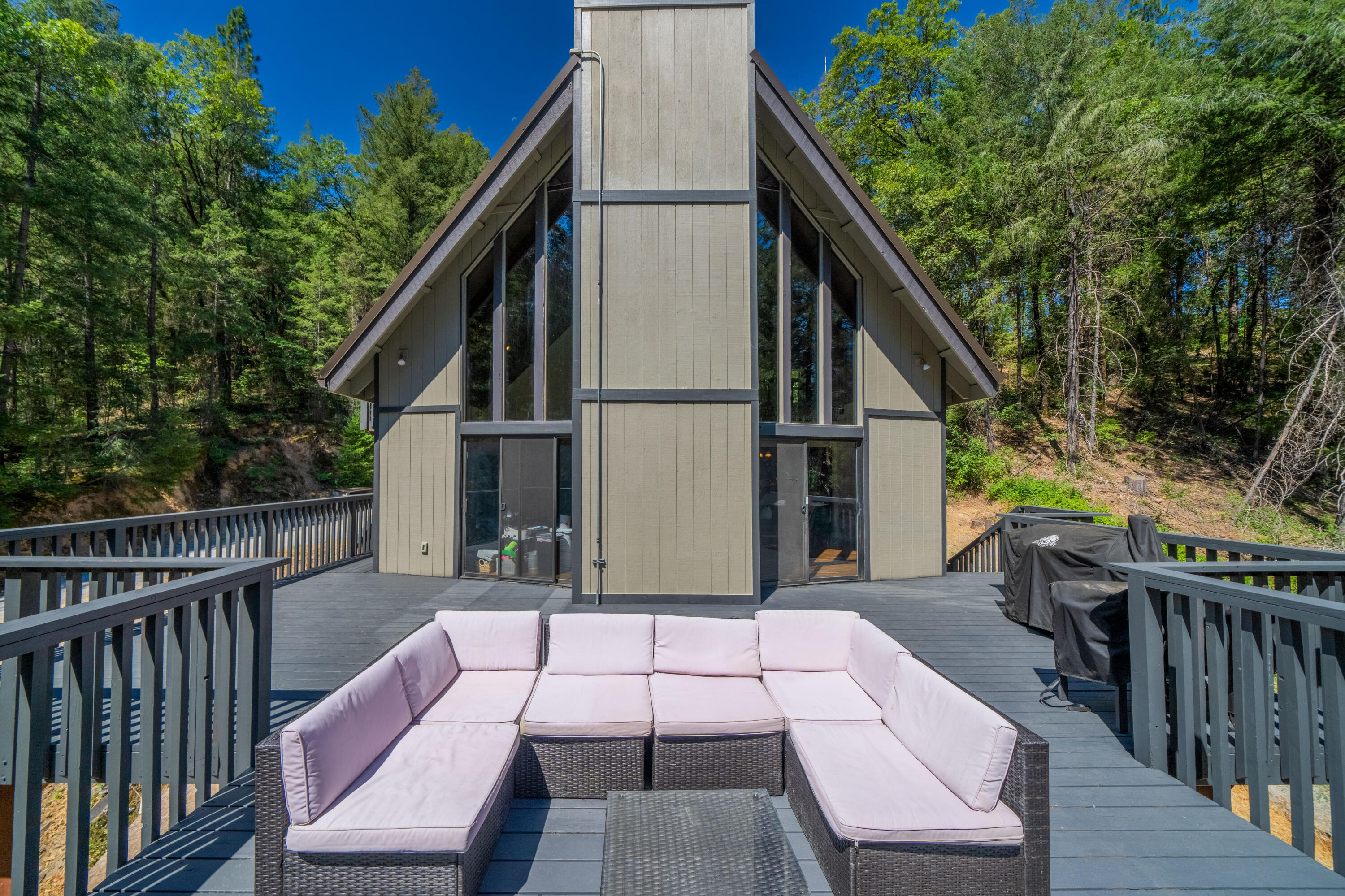 19610 Roaring Brook Way Lakehead, CA 96051 - Photo 43 of 58 a view of a house with backyard and sitting area