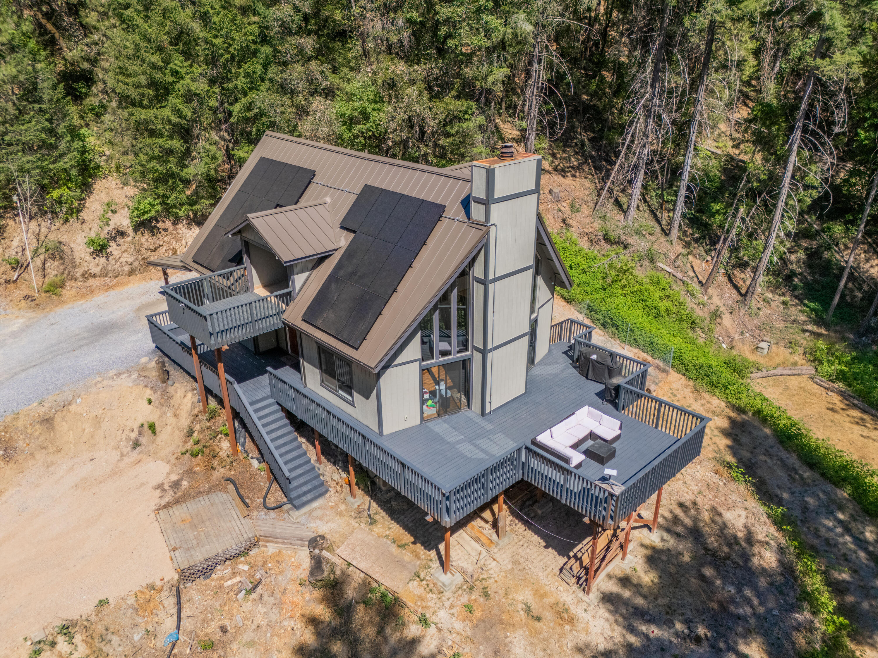 19610 Roaring Brook Way Lakehead, CA 96051 - Photo 49 of 58 an aerial view of a house with a yard