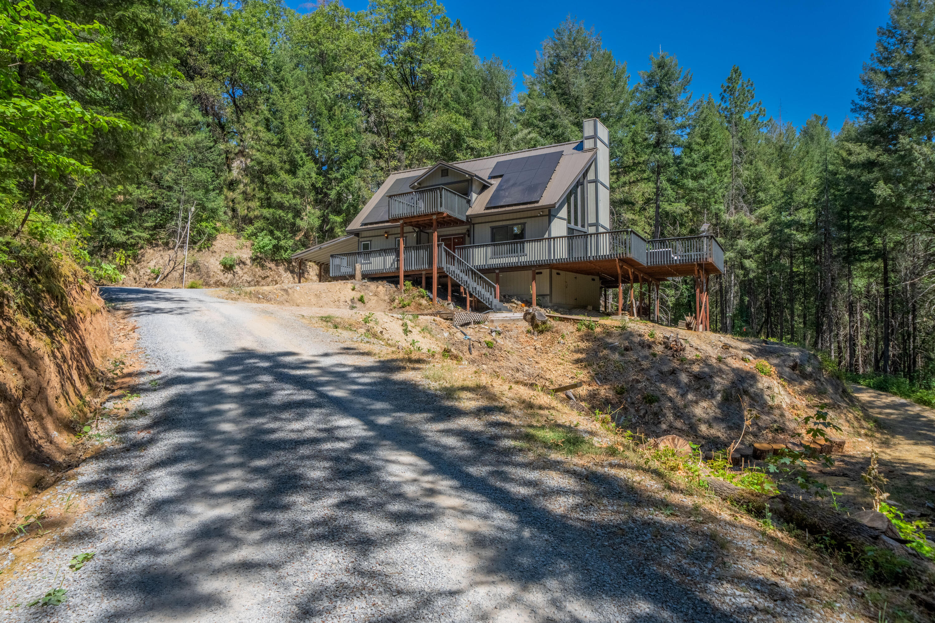 19610 Roaring Brook Way Lakehead, CA 96051 - Photo 6 of 58 Private drive to home