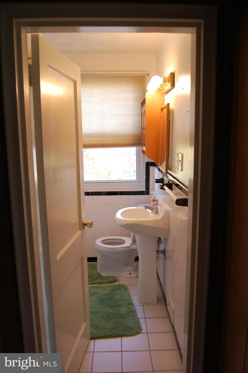 5513 Channing Road Baltimore, MD 21229 - Photo 5 of 17 Bath
