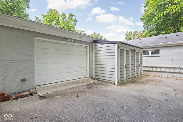 $899,000 | 5840 High Fall Road, Indianapolis, IN 46226