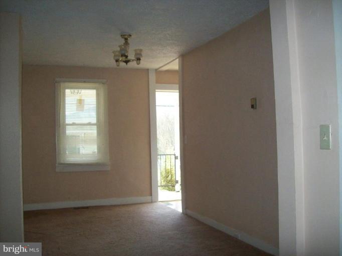 2444 Mayberry Road Westminster, MD 21158 - Photo 4 of 16 Living Room