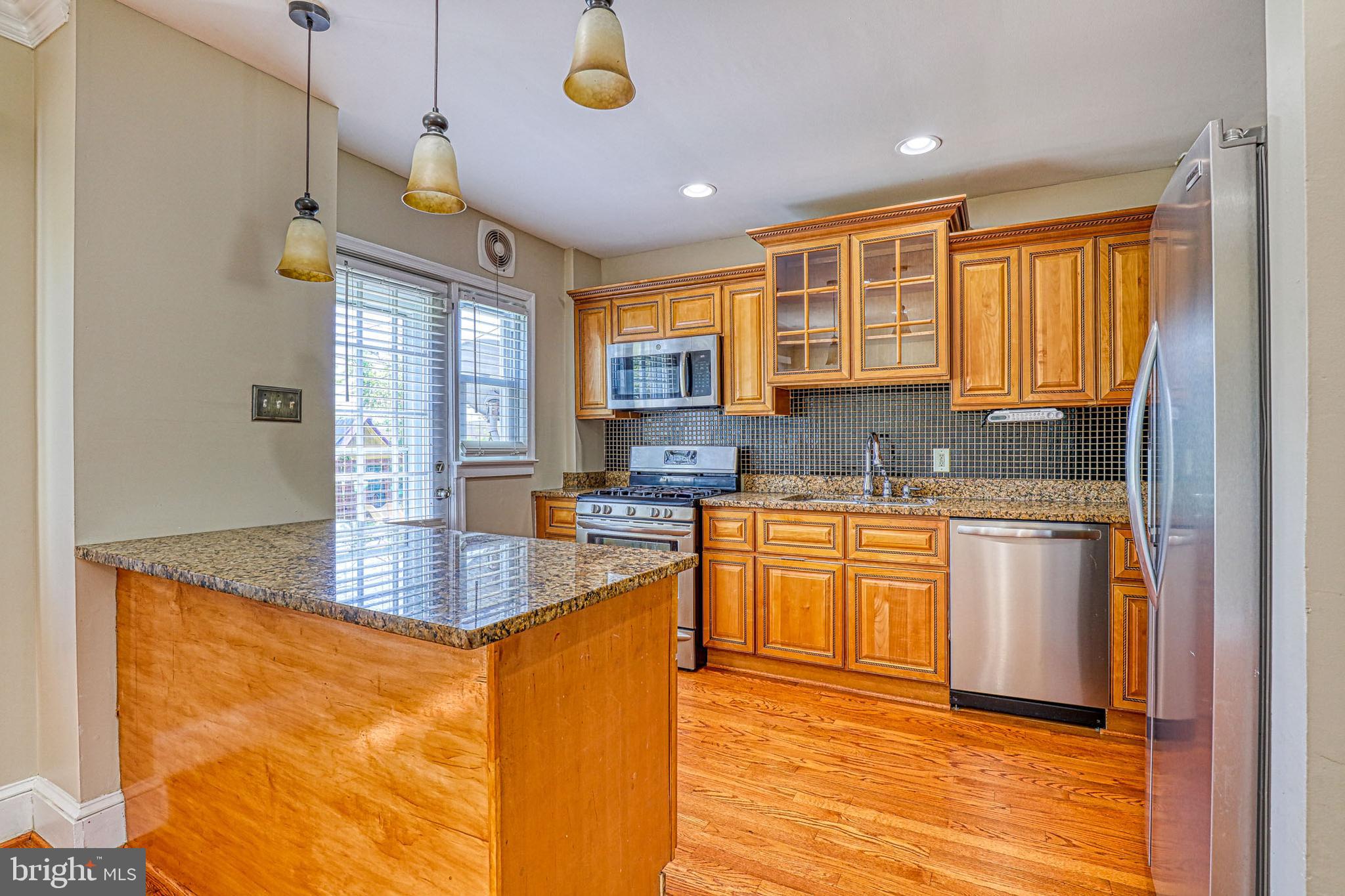 941 Southridge Road Baltimore, MD 21228 - Photo 2 of 30