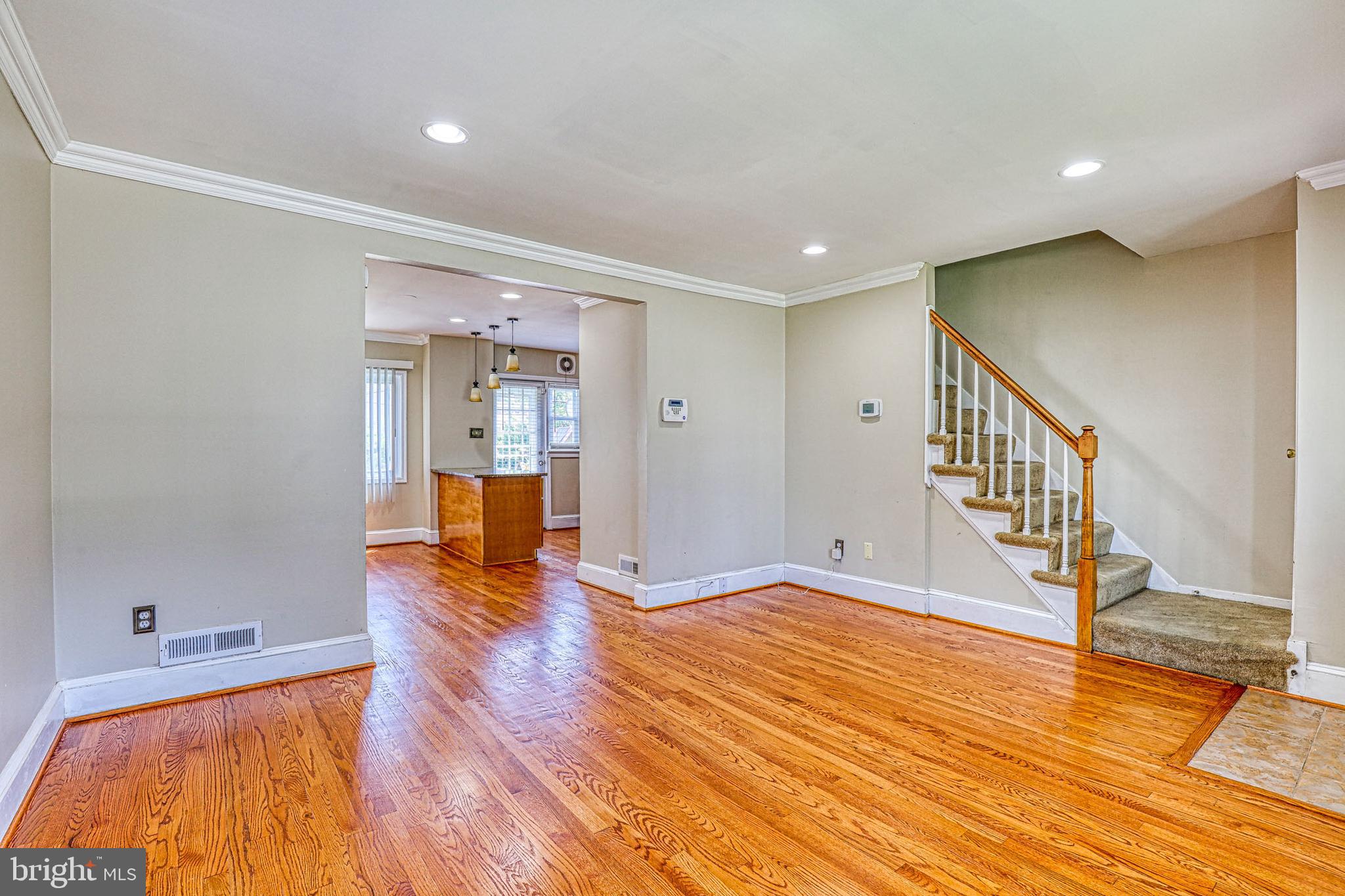 941 Southridge Road Baltimore, MD 21228 - Photo 4 of 30