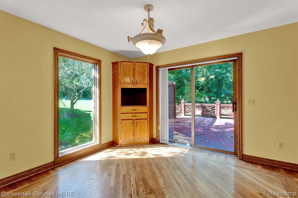 2160 Reagan Drive Rochester Hills, MI 48309 - Photo 14 of 60