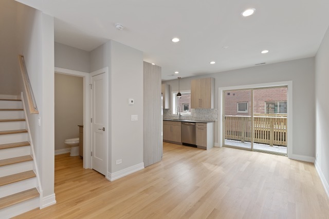 6844 West 65th Street, Unit 2 Chicago, IL 60638 - Photo 4 of 12