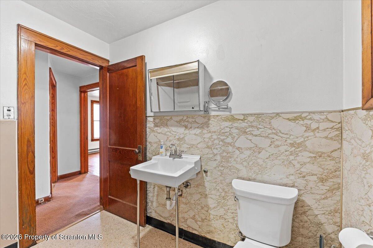 622 East Market Street Scranton, PA 18509 - Photo 21 of 44 a bathroom with a toilet a sink and mirror