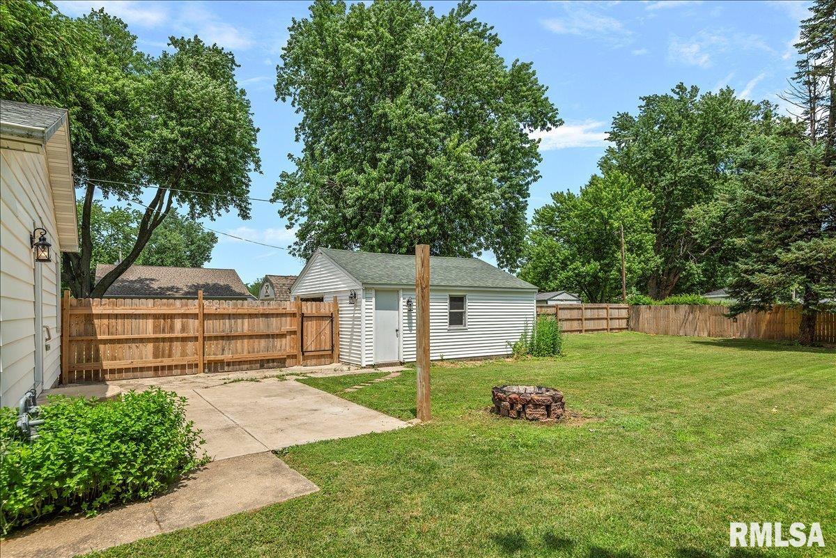 806 9th Street Pawnee, IL 62558 - Photo 31 of 36