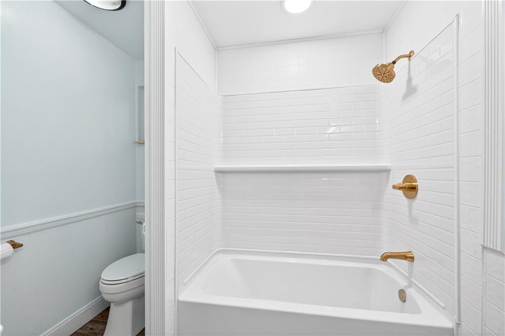 3 Park Road Charleroi, PA 15022 - Photo 23 of 43 a bathroom with a bath tub and a toilet