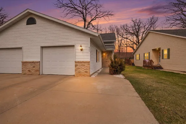 $205,000 | 492 Park Place, Unit 21, Kewaskum, WI 53040