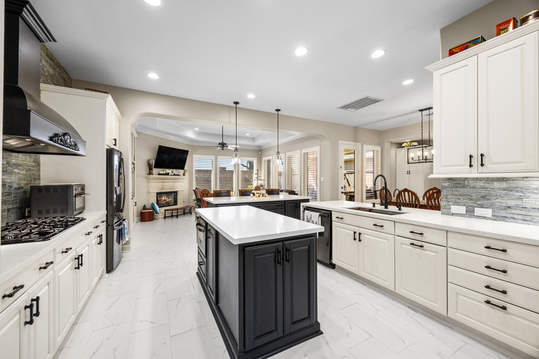 11413 Gallant Ridge Lane Houston, TX 77082 - Photo 17 of 48 a large kitchen with stainless steel appliances kitchen island granite countertop a sink and cabinets