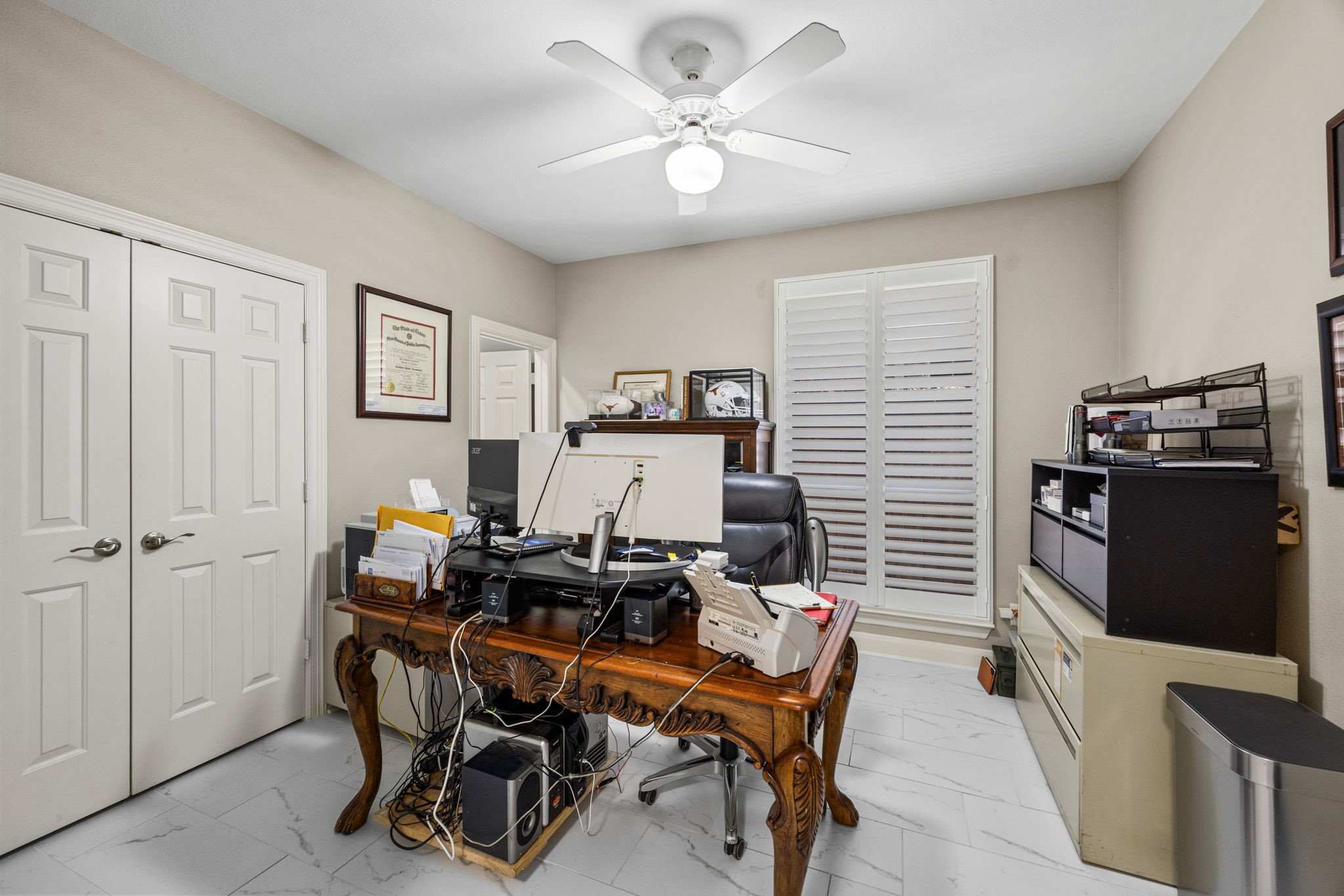 11413 Gallant Ridge Lane Houston, TX 77082 - Photo 29 of 48 a work room with furniture and a window