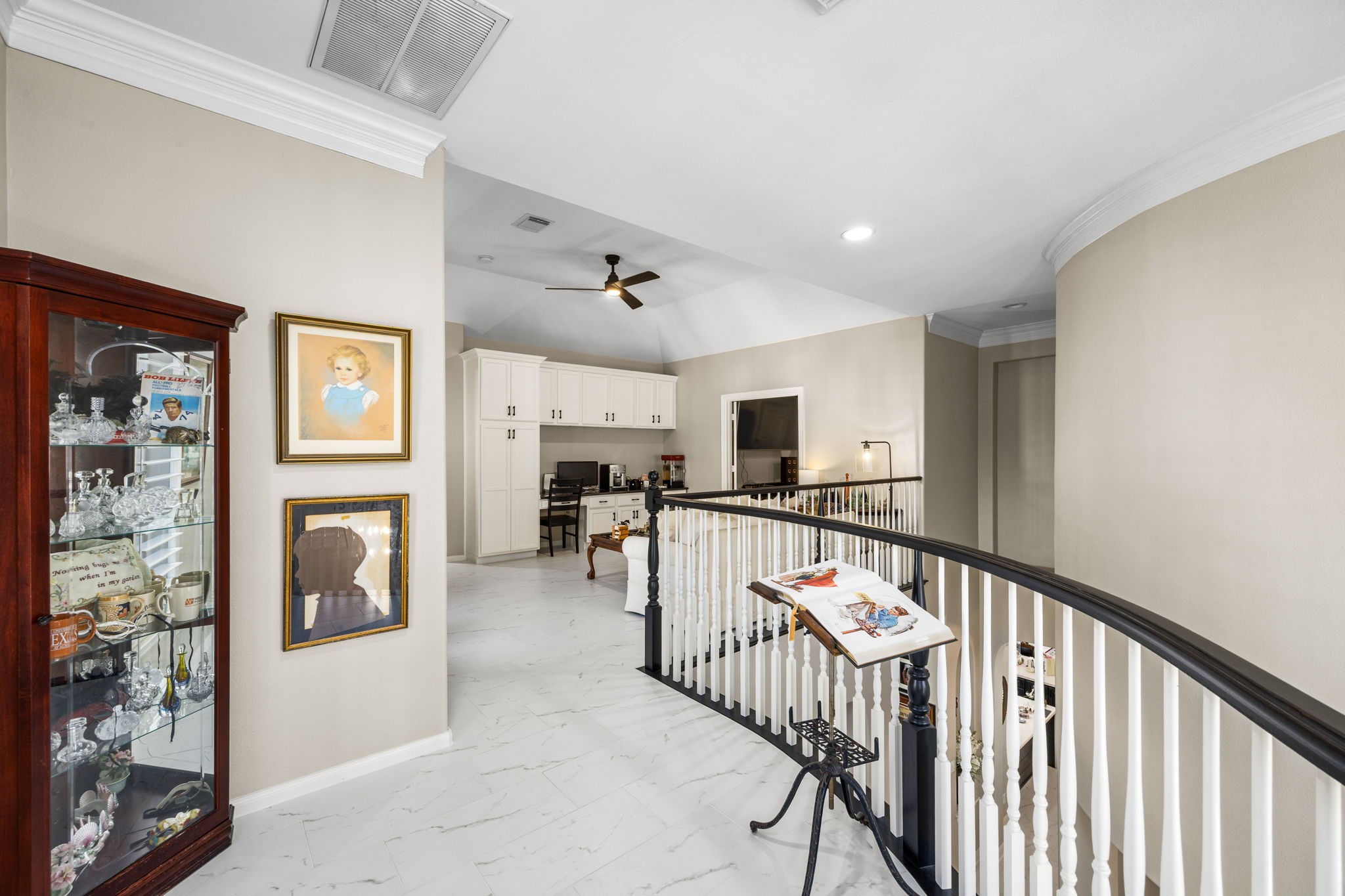 11413 Gallant Ridge Lane Houston, TX 77082 - Photo 33 of 48 a view of a hallway with seating area
