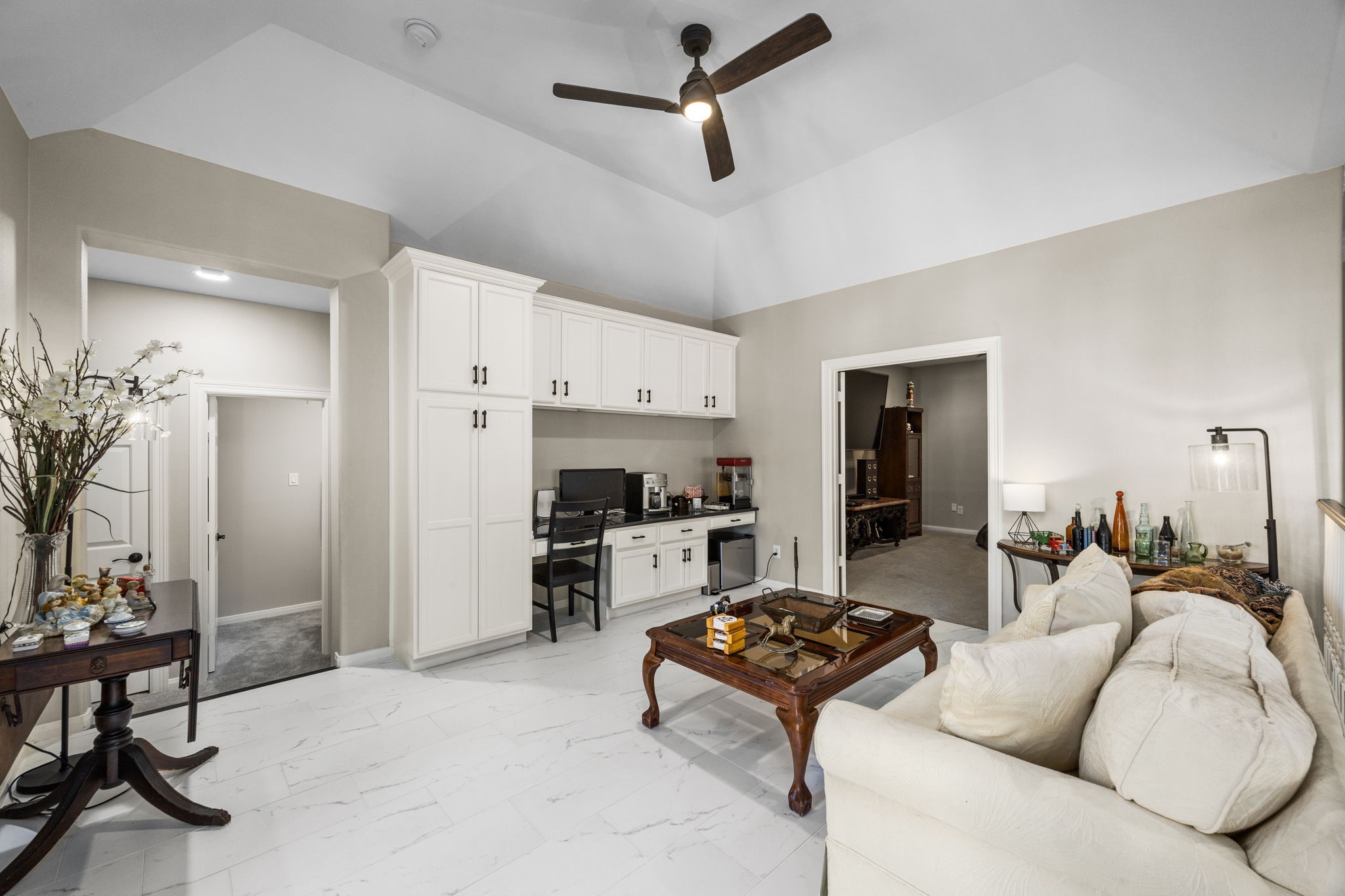 11413 Gallant Ridge Lane Houston, TX 77082 - Photo 34 of 48 a living room with furniture and a dining table