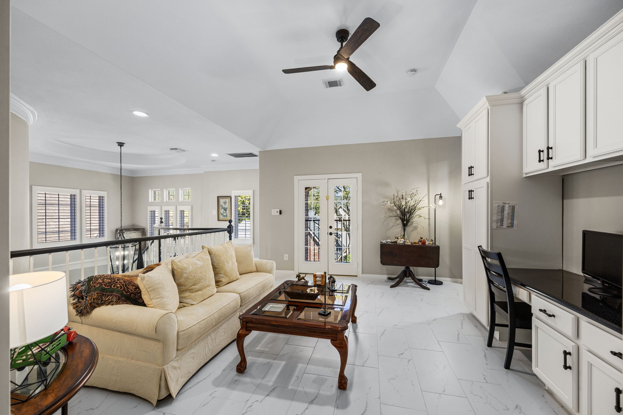 11413 Gallant Ridge Lane Houston, TX 77082 - Photo 35 of 48 a living room with furniture
