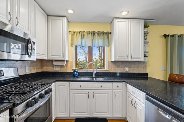 $399,900 | 61 Jefferson Road, Bethlehem, NY 12077