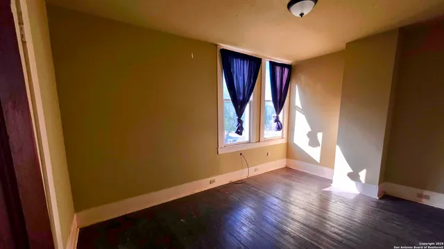 $199,900 | 1602 Ave U, Hondo, TX 78861